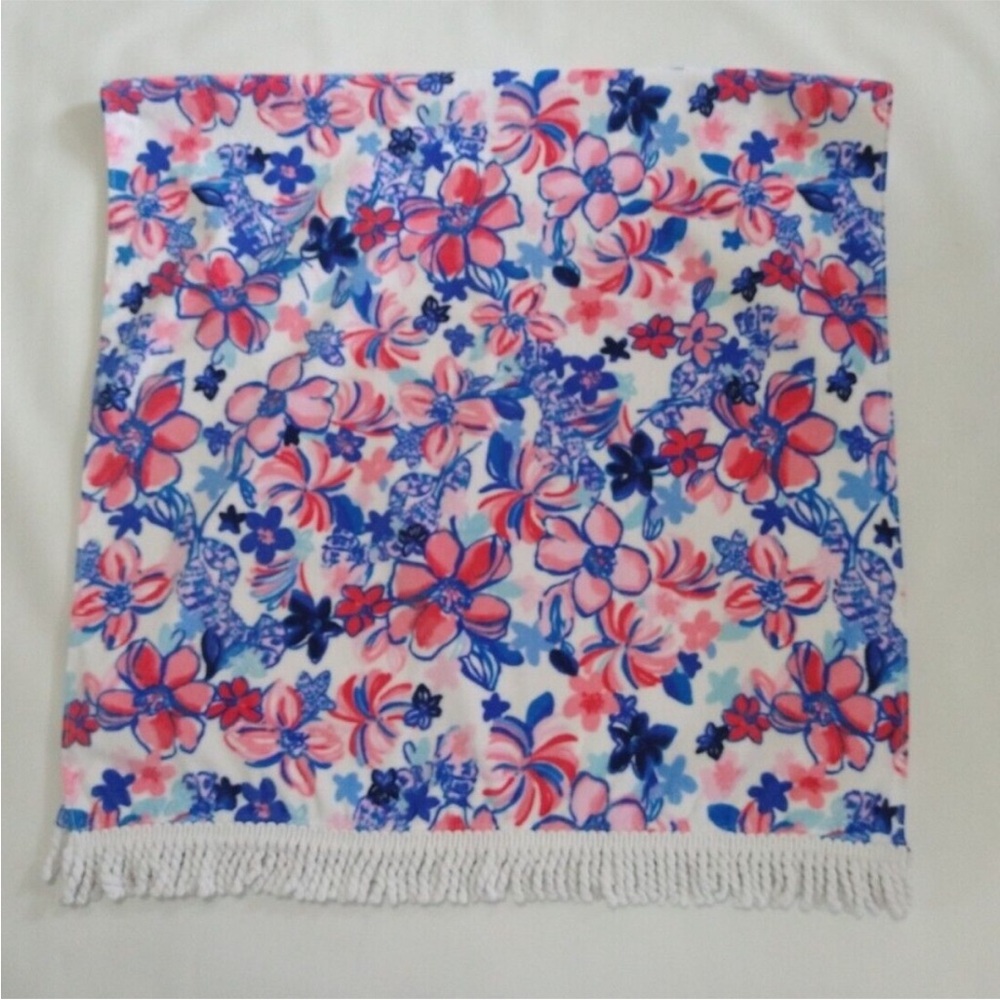 Lilly Pulitzer Party Like a Lobstar Towl - Picture 3 of 6